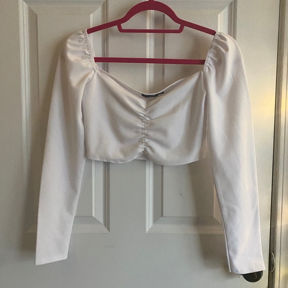 Boohoo white long sleeve crop top size US 4